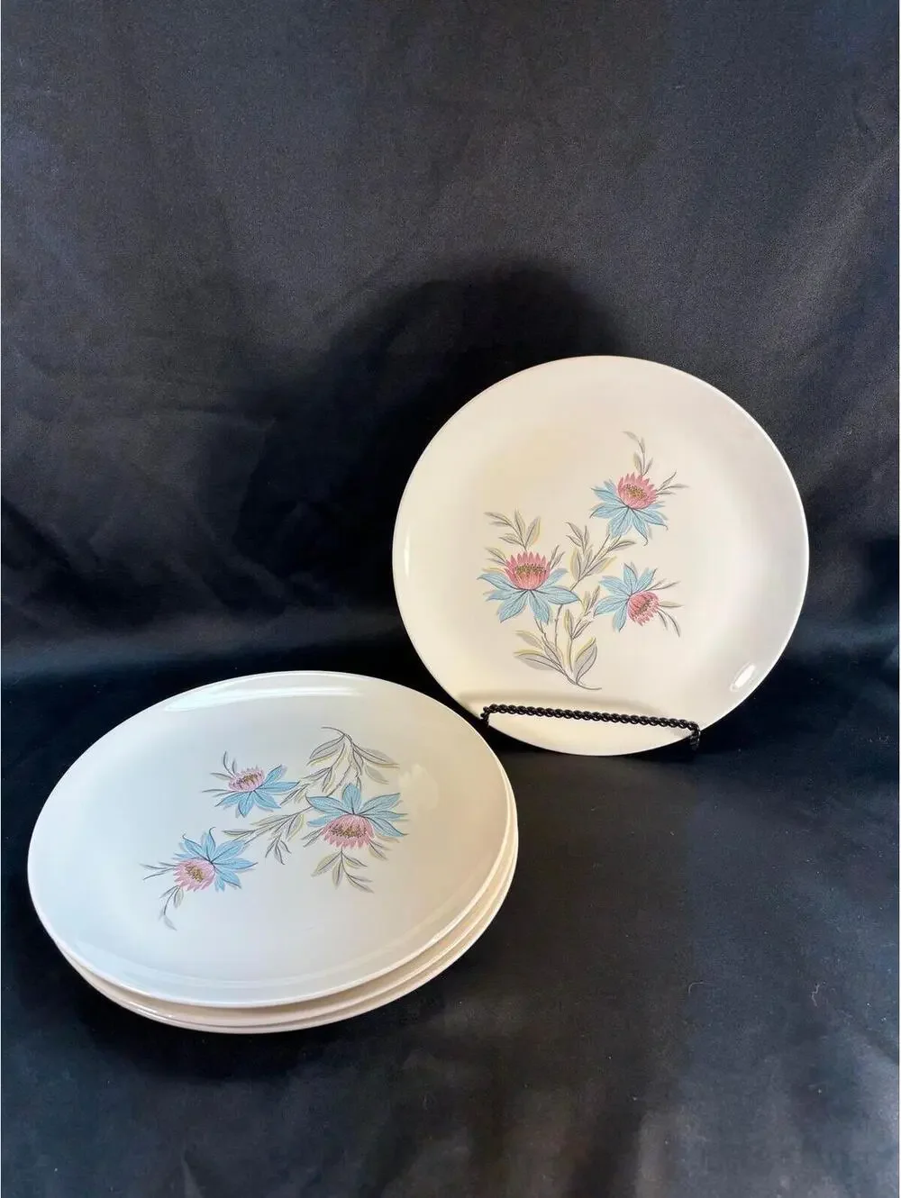 161 -4!! Steubenville Pottery Co Fairlane dinner plate pink and blue floral